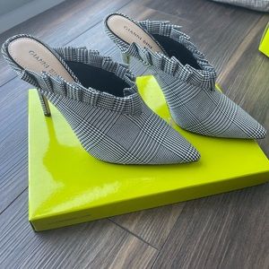 Gianni Bini 4” Ruffle Mules ⭐️ NEW with box! Women’s size 8